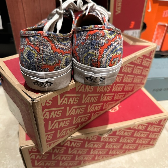 Women’s Vans - Picture 3 of 5